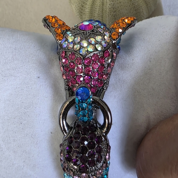 Vintage Crystal Elephant Clamper / Hinge Bracelet - Picture 6 of 13